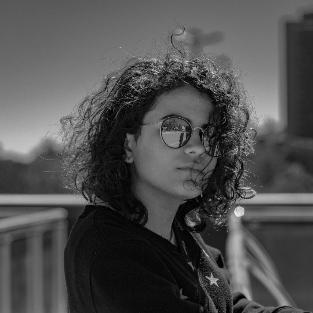 Mujer con gafas de sol